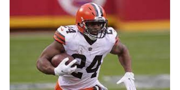 Le demi offensif Nick Chubb renouvelle son contrat avec l'équipe pour trois ans
